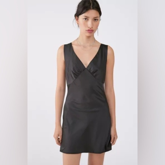 Lioness Dresses & Skirts - Lioness black Elegant Black Satin mini Dress size small sleeveless